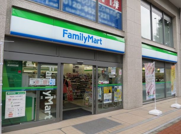 コンビニ　ファミリーマート 日本橋本町二丁目店（コンビニ）まで191m