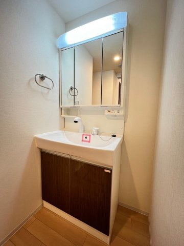 洗面設備　同物件、別号室の参考写真です。