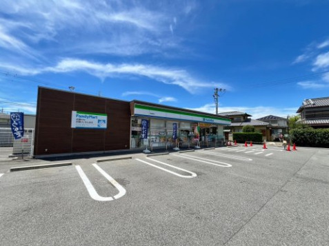 コンビニ　ファミリーマート 堺金岡店（コンビニ）まで358m