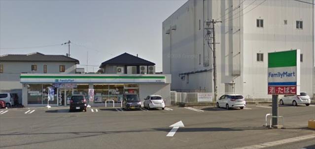 コンビニ　ファミリーマート（コンビニ）まで479m