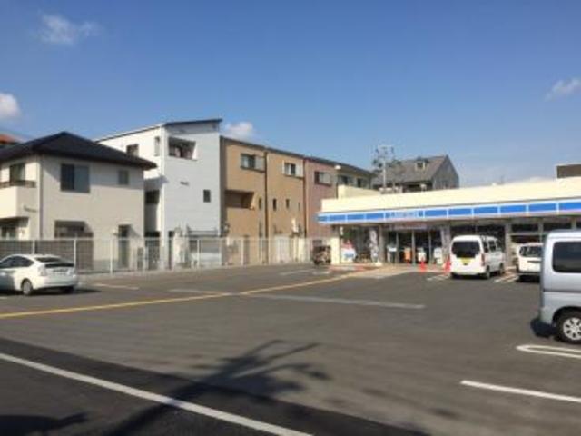 コンビニ　ローソン東大阪俊徳町五丁目店（コンビニ）まで211m