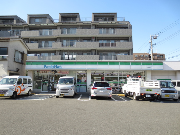 コンビニ　ファミリーマート（コンビニ）まで37m