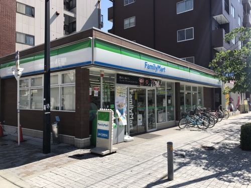 コンビニ　ファミリーマート（コンビニ）まで367m