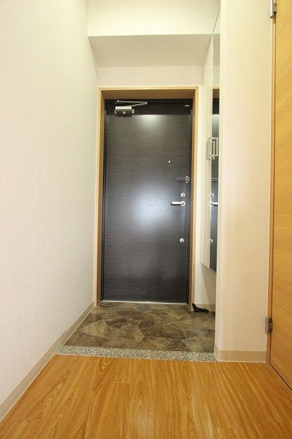 玄関　同物件別号室の写真