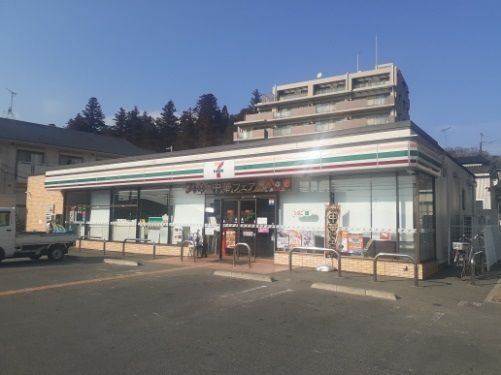 コンビニ　セブンイレブン三田三輪３丁目店（コンビニ）まで100m