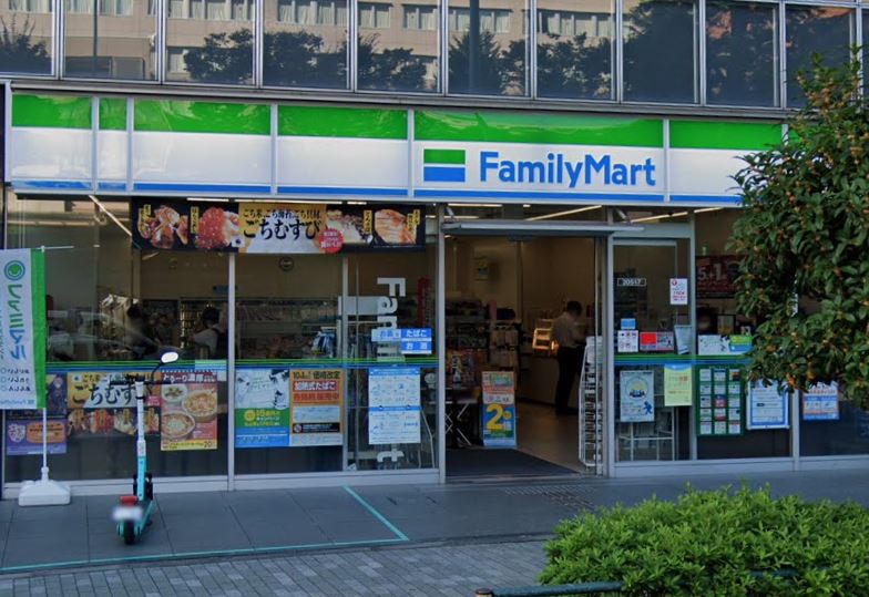 コンビニ　ファミリーマート 市谷本村町店（コンビニ）まで177m