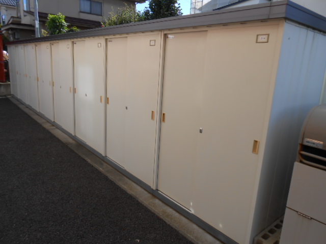 その他設備　各戸個別の屋外物置完備（冬用タイヤ等収納可能）