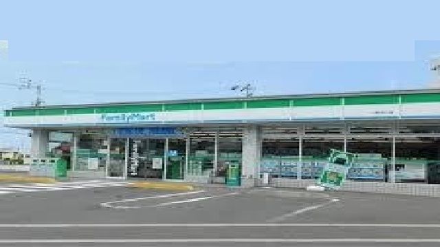 コンビニ　ファミリーマート三島宮川店様（コンビニ）まで400m