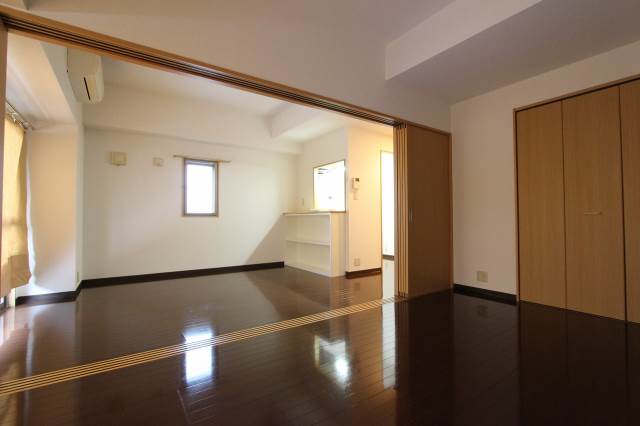 居室・リビング　シックな内装のお部屋です