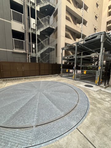 駐車場　駐車場に車を止められます