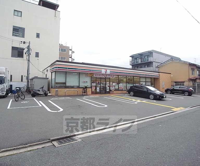 コンビニ　セブンイレブン深草西浦8丁目店（コンビニ）まで64m
