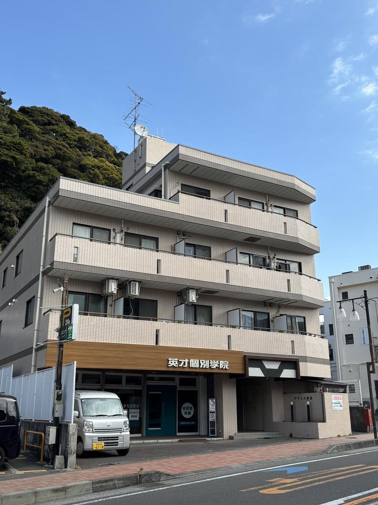 建物外観　海を身近に感じる湘南ライフを楽しめる駅前マンション。
