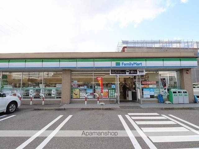 コンビニ　ファミリーマート（コンビニ）まで396m