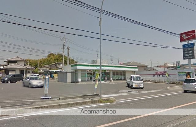 コンビニ　ファミリーマート（コンビニ）まで1605m