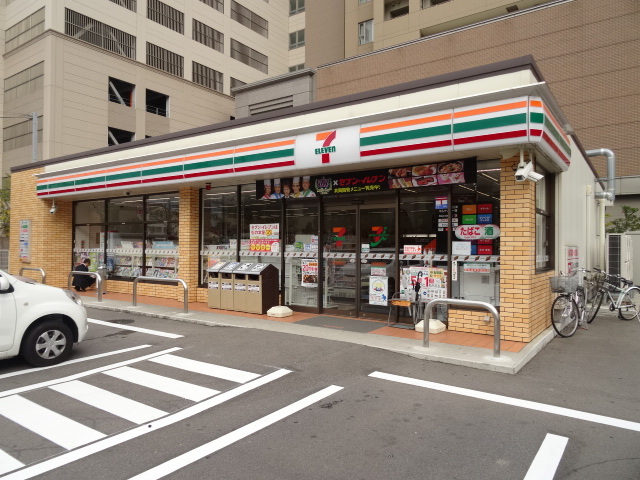 コンビニ　セブンイレブン新潟寄居町店（コンビニ）まで386m