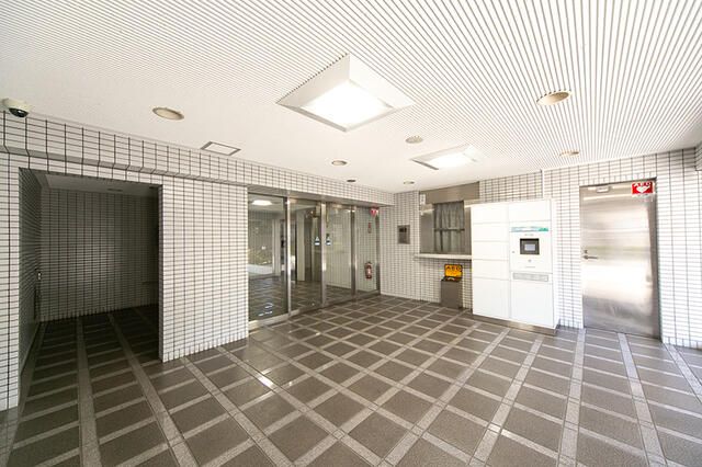 エントランス　落ち着いたエントランスです