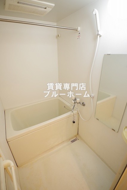 バス・シャワールーム　浴室乾燥機付きのお風呂！