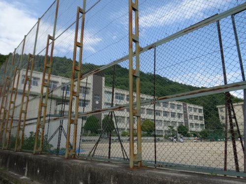 中学校　神戸市立山田中学校（中学校）まで1974m