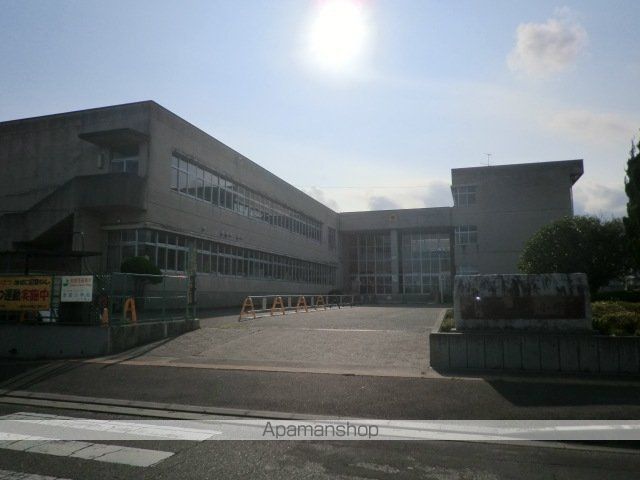 小学校　一関市立赤荻小学校（小学校）まで690m
