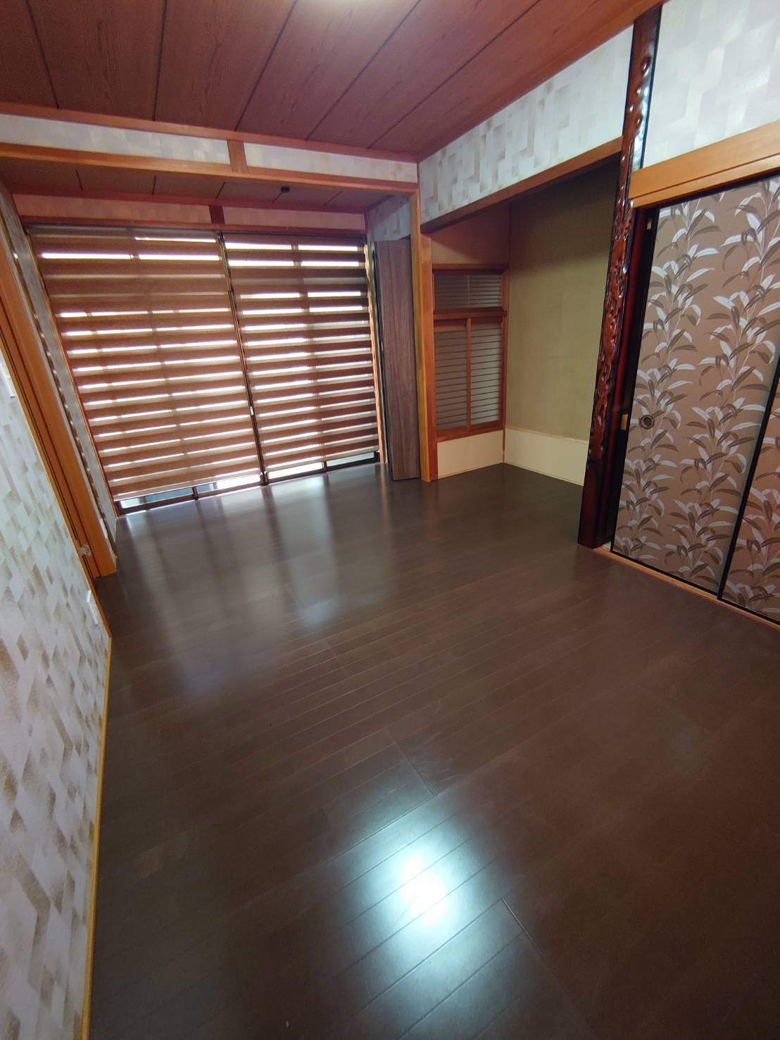 かいち西町戸建賃貸の居間写真