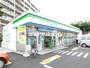 コンビニ　ファミリーマート牟礼5丁目店（コンビニ）まで555m