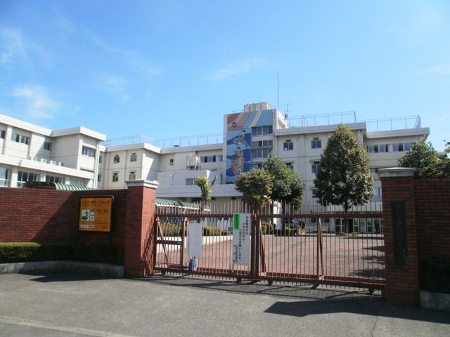 小学校　日野市立日野第五小学校（小学校）まで493m