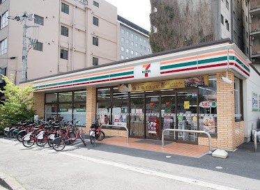 コンビニ　セブン－イレブン港区芝浦ふ頭店（コンビニ）まで304m