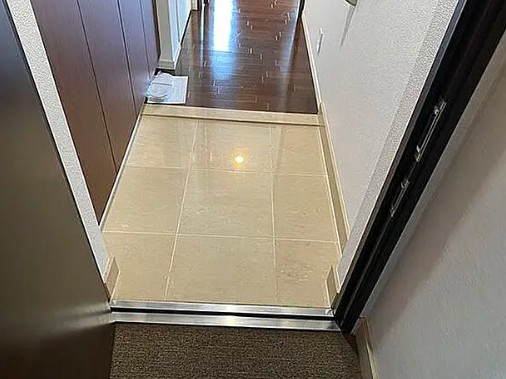 玄関　六本木セブン