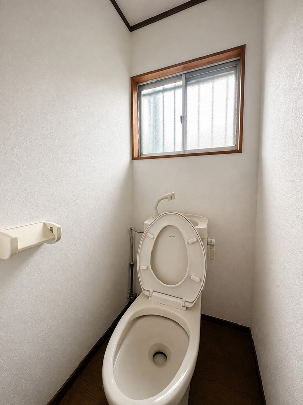 ＪＲ紀勢本線 宮前駅 徒歩14分 2階建 築57年のトイレ写真