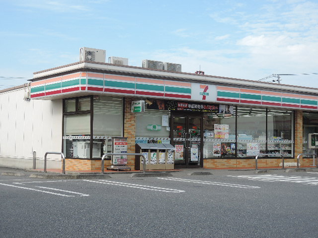 コンビニ　セブンイレブン（コンビニ）まで262m