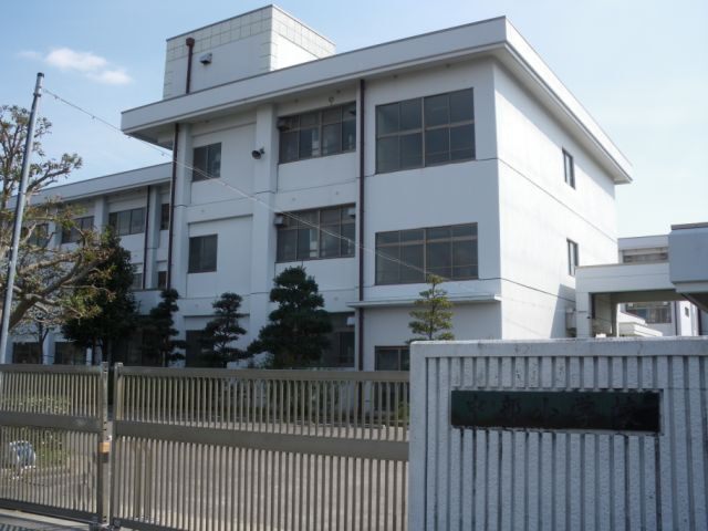 小学校　みよし市立中部小学校（小学校）まで936m