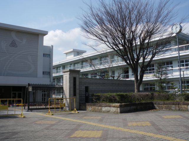 中学校　みよし市立三好中学校（中学校）まで1093m