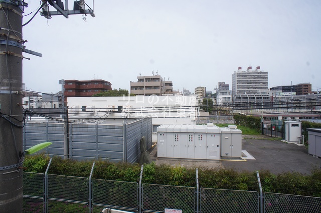 眺望　バルコニーからの景色です！圧迫感がないので暮らしやすい♪