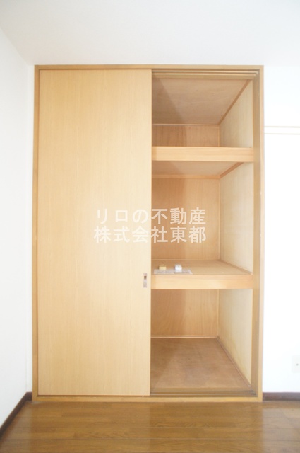 収納　収納ボックスを置いたり、工夫しながら衣類を収納できます♪