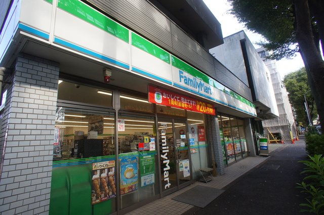 コンビニ　ファミリーマート杉並下高井戸四丁目店（コンビニ）まで481m