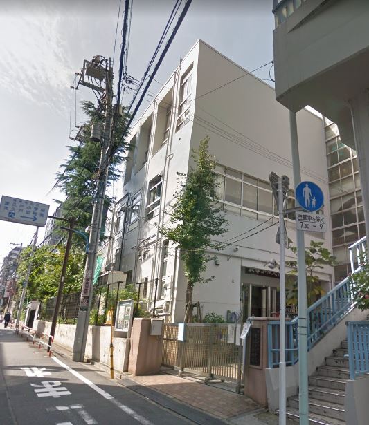 小学校　新宿区立津久戸小学校（小学校）まで389m