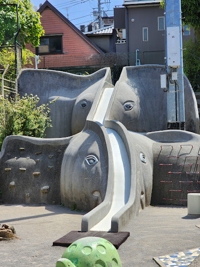 公園　あかぎ児童遊園（公園）まで674m
