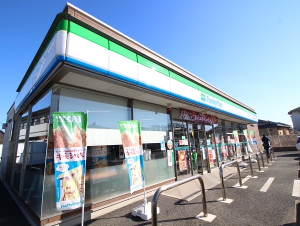 コンビニ　ファミリーマート つくば上の室店（コンビニ）まで800m