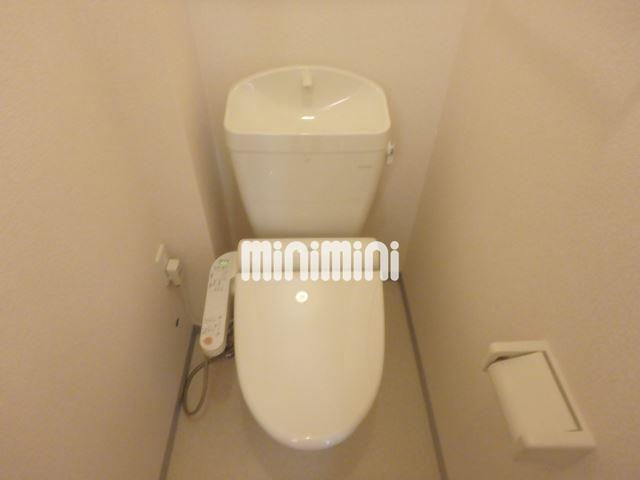 トイレ　温水洗浄便座付きのトイレです。