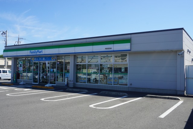 コンビニ　ファミリーマート 阿南富岡小山店（コンビニ）まで140m