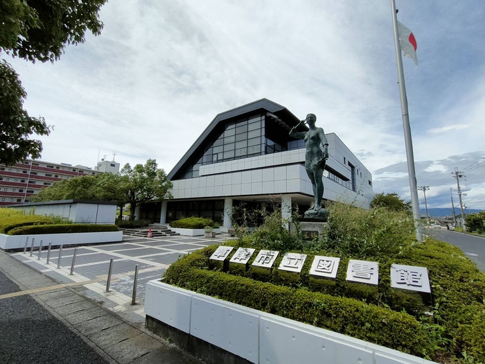 図書館　草津市立図書館（図書館）まで600m