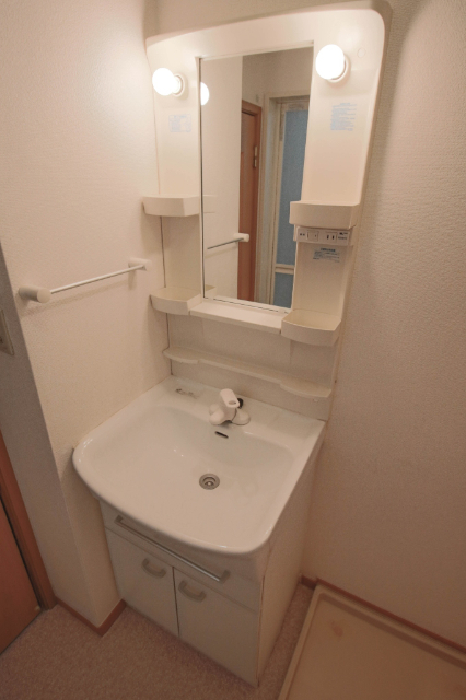 洗面設備　同じ敷地内の別のお部屋