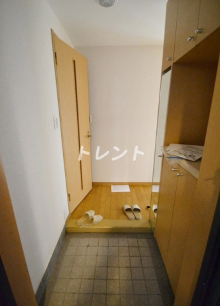 ケーズ新中野の玄関写真