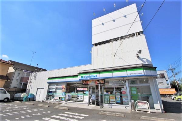 コンビニ　ファミリーマート千代田一丁目店（コンビニ）まで319m