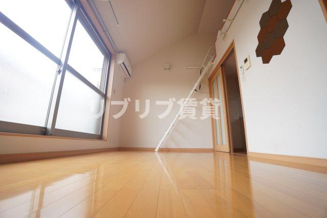 ＪＲ内房線 本千葉駅 徒歩15分 2階建 築17年の居間写真