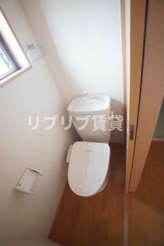 ＪＲ内房線 本千葉駅 徒歩15分 2階建 築17年のトイレ写真