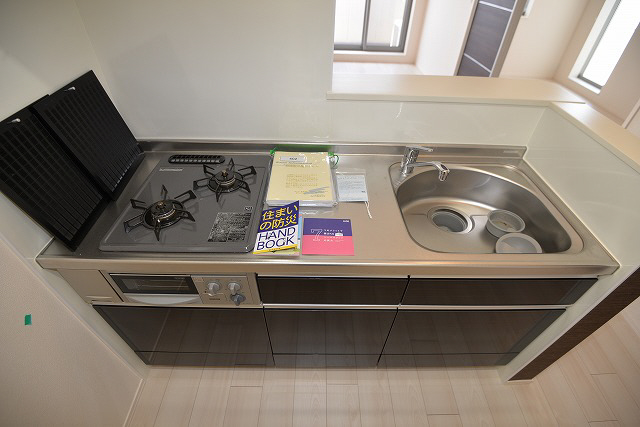 キッチン　写真は同マンションの別のお部屋のものです