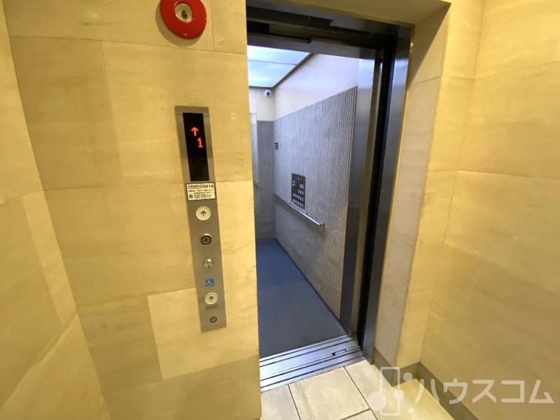 エントランス　エレベーター