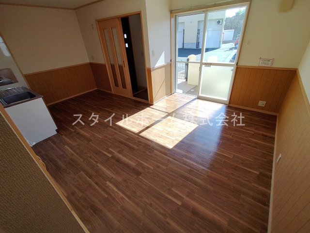 コモド南ヶ丘Bの居間写真