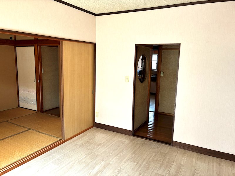 今泉松下貸家の居間写真